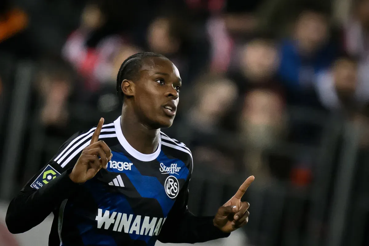 Chelsea envisage l’attaquant de Strasbourg Emanuel Emegha