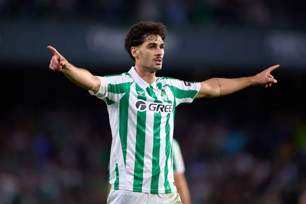 Tottenham Hotspur est toujours en mesure de signer le pivot de la Liga pour 25 millions d’euros au milieu d’une nouvelle annonce contractuelle