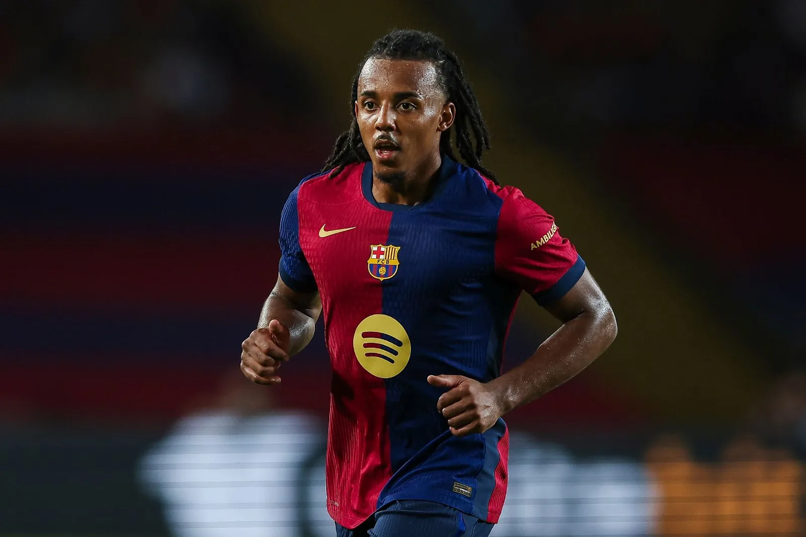 Jules Kounde prêt pour une montée en puissance du titre alors que Barcelone remporte la couronne de Supercoupe