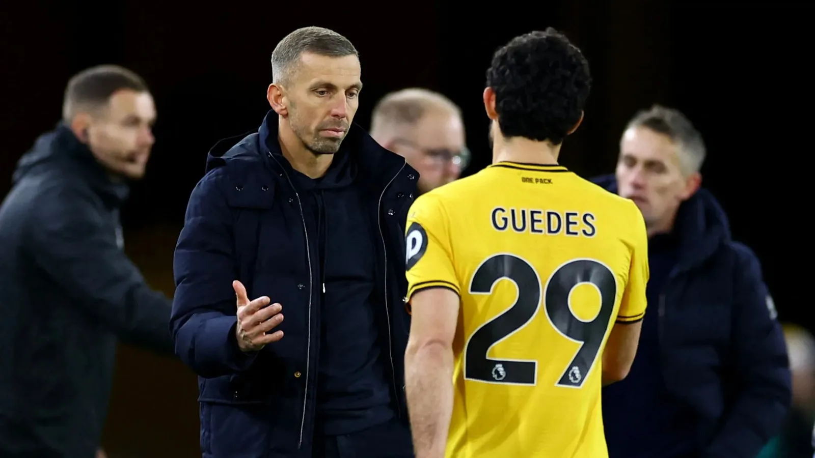 Gary O’Neill SACKÉ après une forme d’horreur et une défaite contre Ipswich qui a déclenché une énorme bagarre après le match