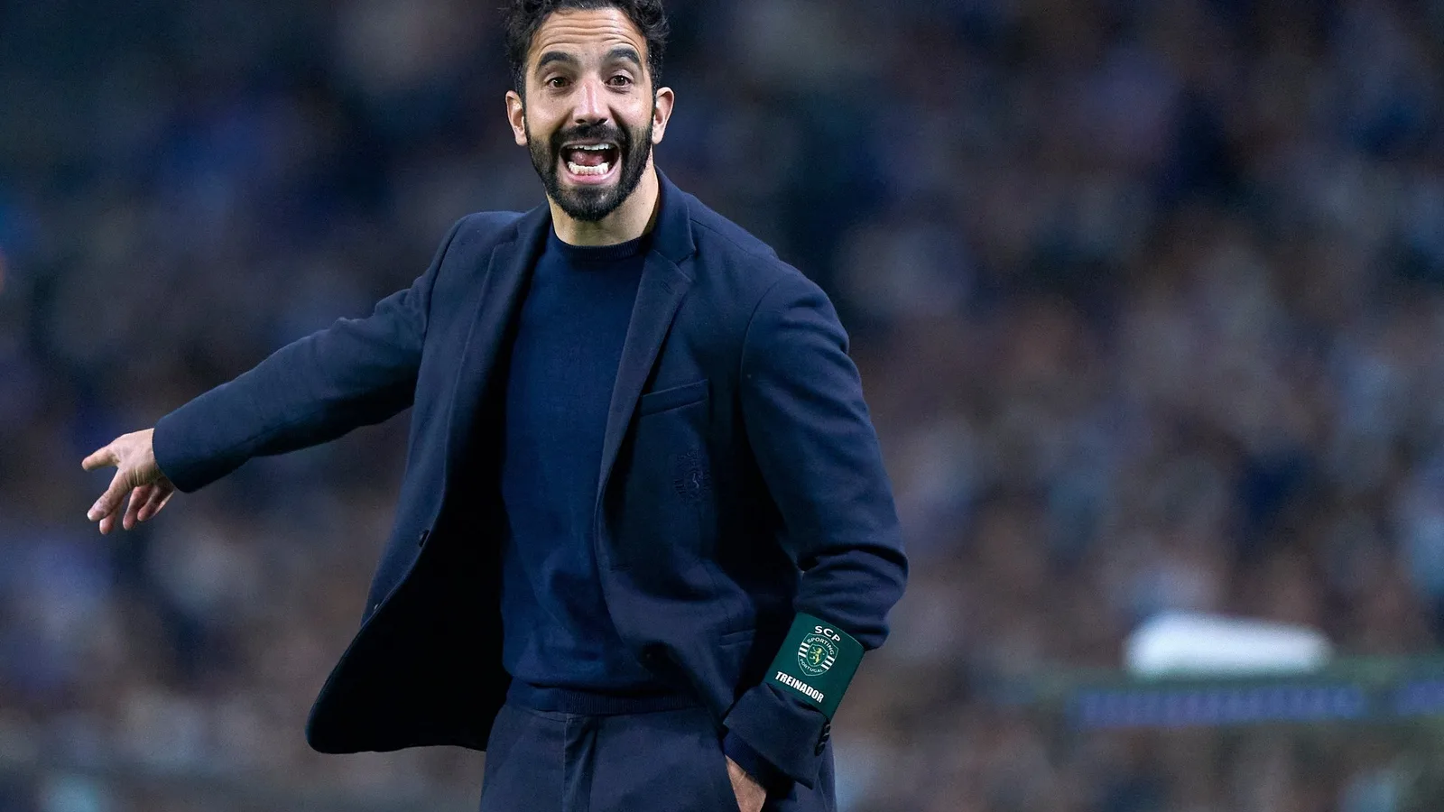 Interdit pour avoir menacé l’arbitre et ne pas avoir mangé quand il perd – le nouveau patron de Man Utd, Ruben Amorim, ramènera le « sèche-cheveux »