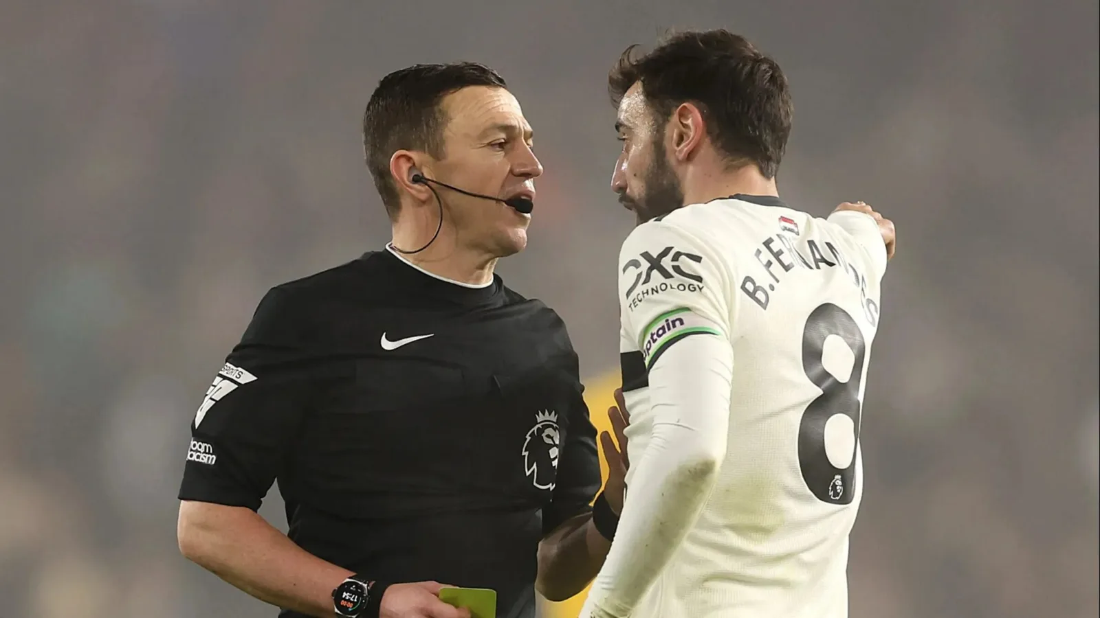 Bruno Fernandes EXCLU seulement 90 secondes après la mi-temps chez les Wolves alors que la star de Man Utd voit le troisième carton rouge de la saison