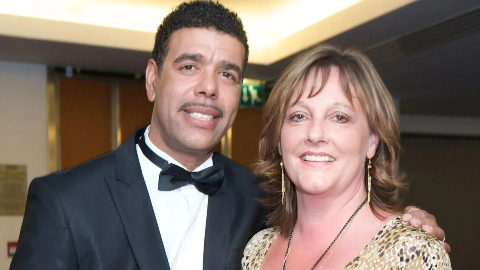 Chris Kamara révèle des «  excuses  » émotionnelles à l’épouse Anne après que le favori du Sky Sports a été diagnostiqué avec une parole apraxie