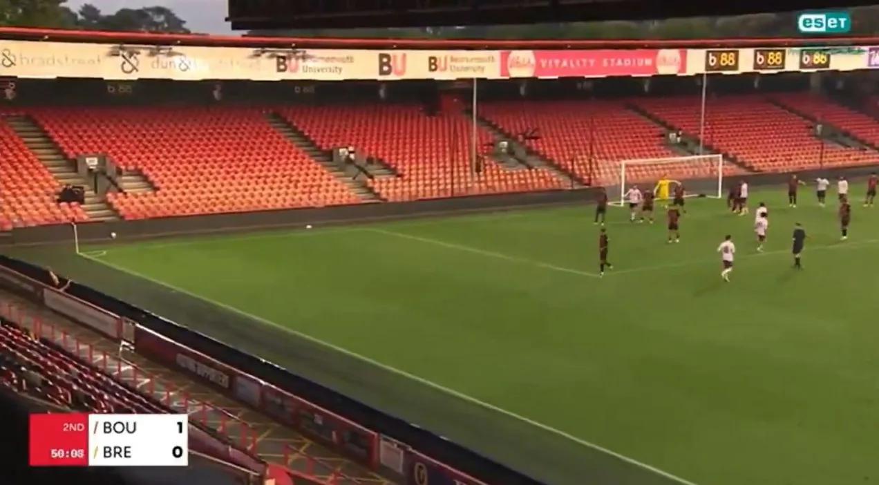 Moment maladroit que Brentford Star tombe sur les trésors publicitaires tout en se préparant à prendre un retournement