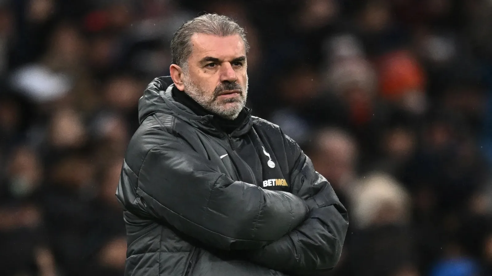 Ange Postecoglou s’apprête à recevoir un paiement massif si Tottenham le limoge alors que Daniel Levy est désormais confronté à un dilemme majeur