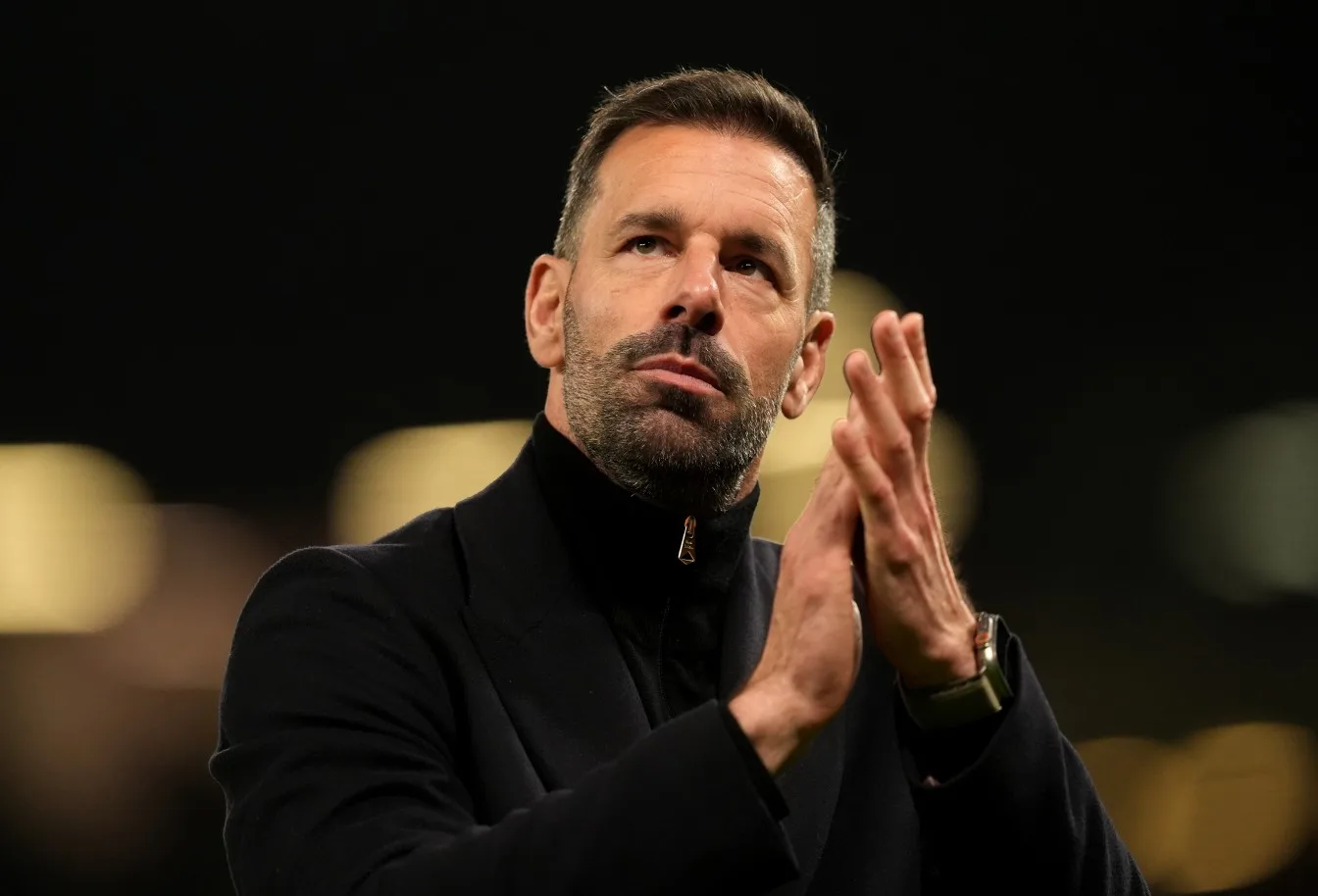 Ruud van Nistelrooy envoie un message émotionnel aux fans de Man Utd après avoir été brutalement éliminé par Ruben Amorim