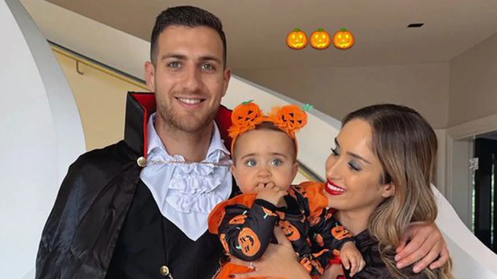 Le choix de costume d’Halloween de Diogo Dalot revient le hanter alors que la star de Man Utd est sauvagement attaquée par une réplique