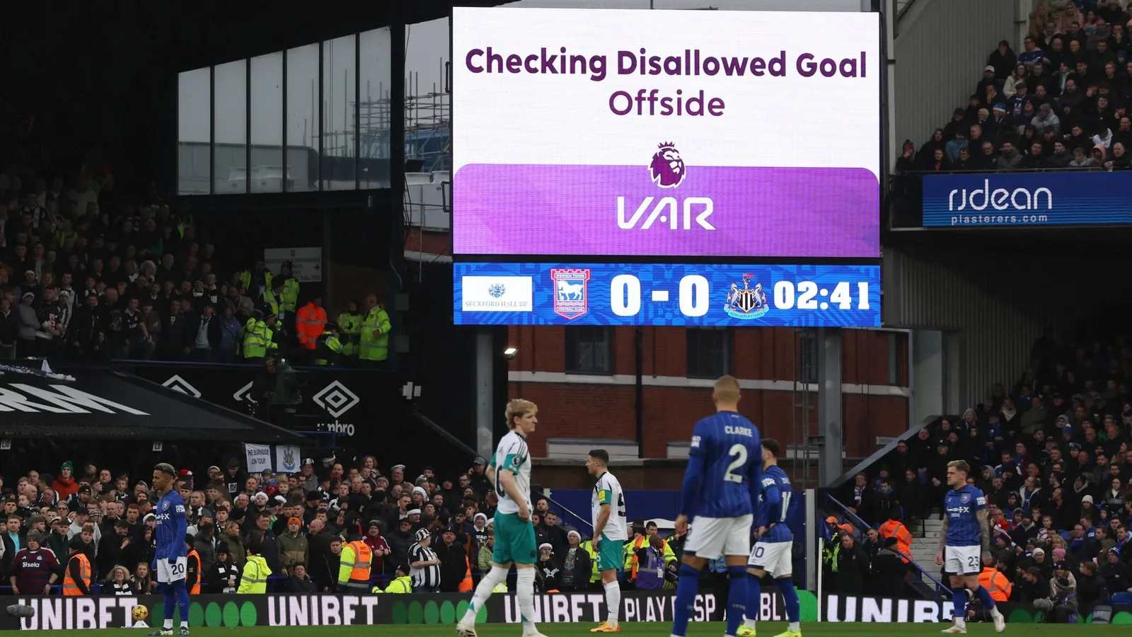 La Premier League annonce un changement majeur à Var pour être introduit pour les sept derniers matchs de la saison