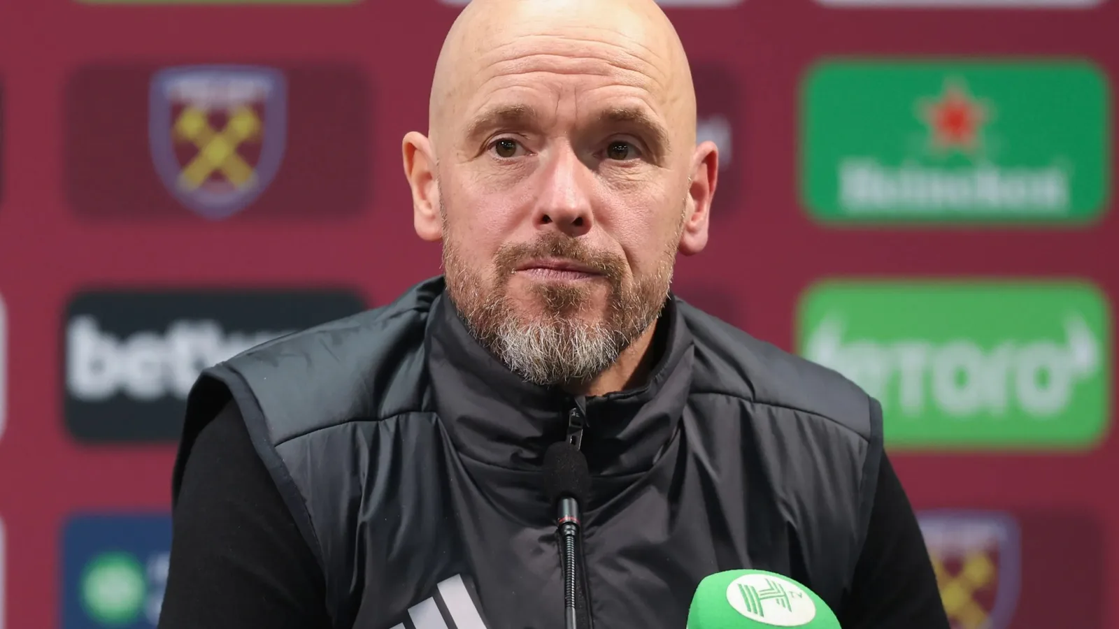Les fans de Man Utd « ne pardonneront jamais » à Ten Hag le traitement réservé à la star car ils disent « qu’il devrait être embauché juste pour être licencié à nouveau »
