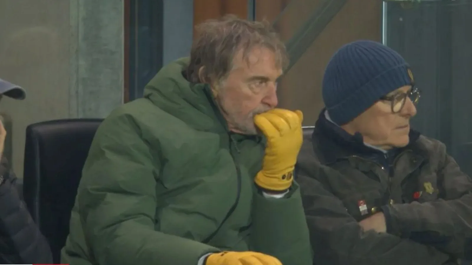 Les fans de Man Utd s’en prennent à Sir Jim Ratcliffe avec un chant classé X après avoir vu qu’il était à Craven Cottage pour le choc de Fulham