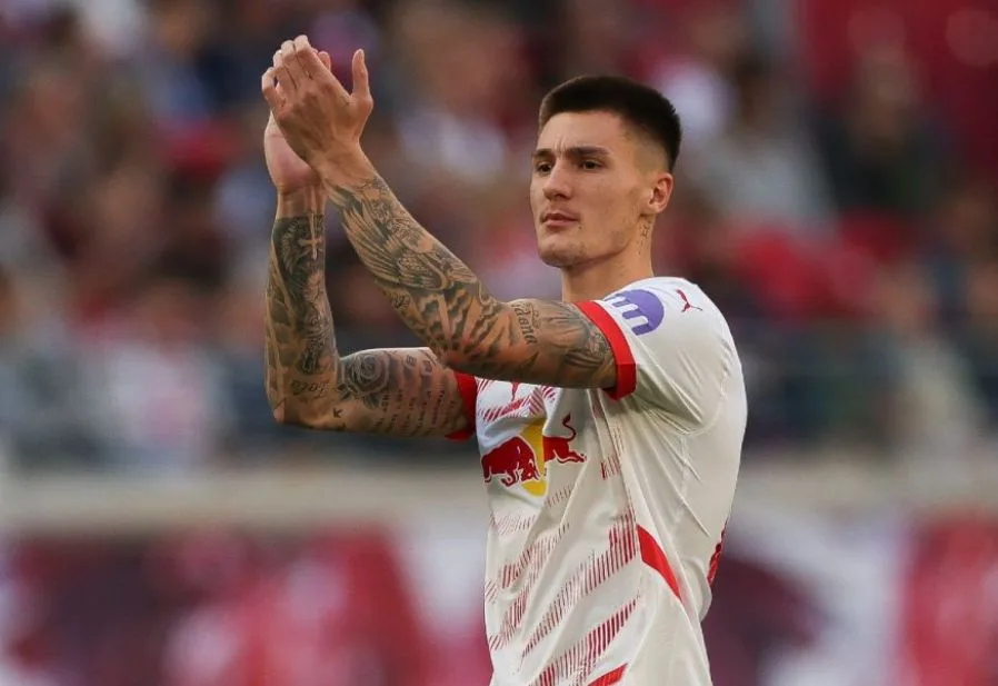 Arsenal menant à la course pour 70 millions d’euros Barcelone Target Forward