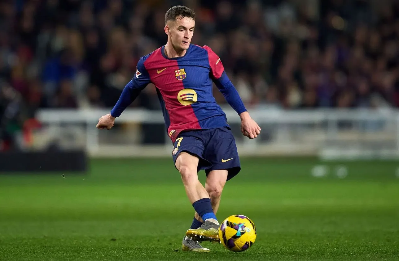 Barcelone Star heureuse avec Frenkie de Jong Bataille de début de la bataille