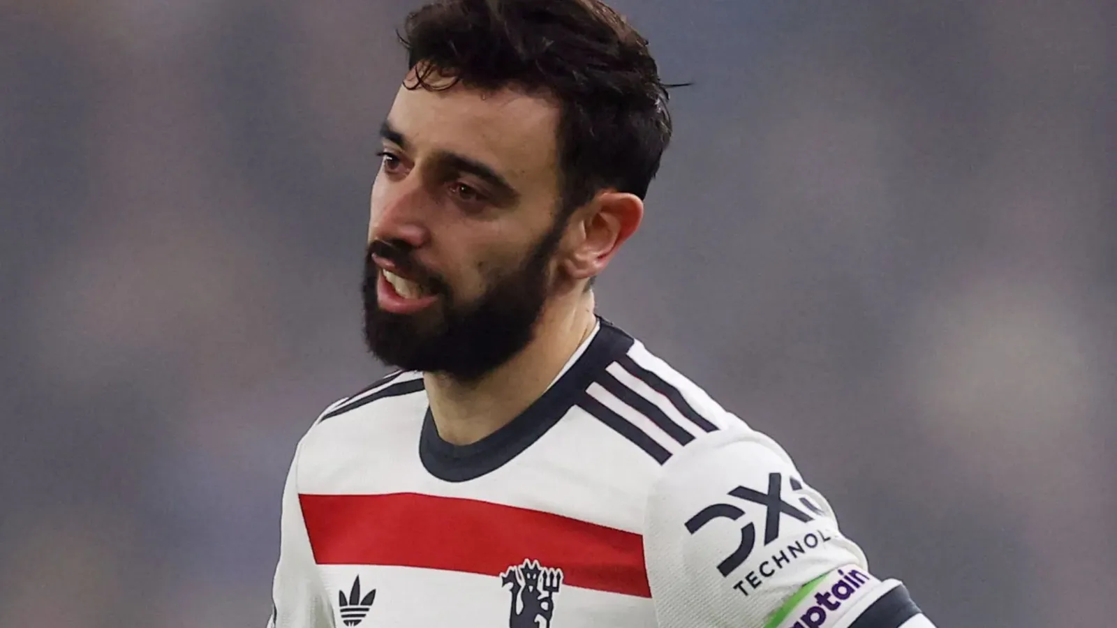 « Débarrassez-vous du lot » – Les fans de Man Utd craignent le pire après avoir appris qui manquera à Newcastle avec Bruno Fernandes