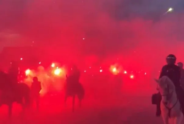 L’Atletico Madrid reçoit un fan emphatique bienvenue avant le affrontement du Real Madrid