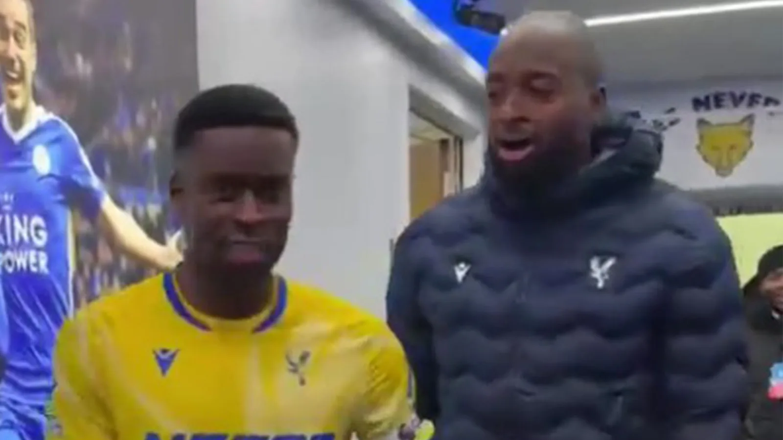 « Arrêtez de crier » – Marc Guehi contraint de dire à son coéquipier surexcité de Crystal Palace de se taire dans des images hilarantes d’un tunnel
