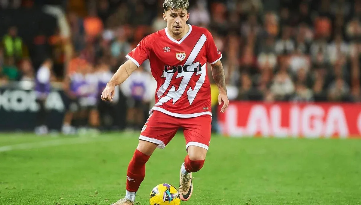Rayo Vallecano Ligne Up Remplacement comme Liverpool Chase Key Defensive Star