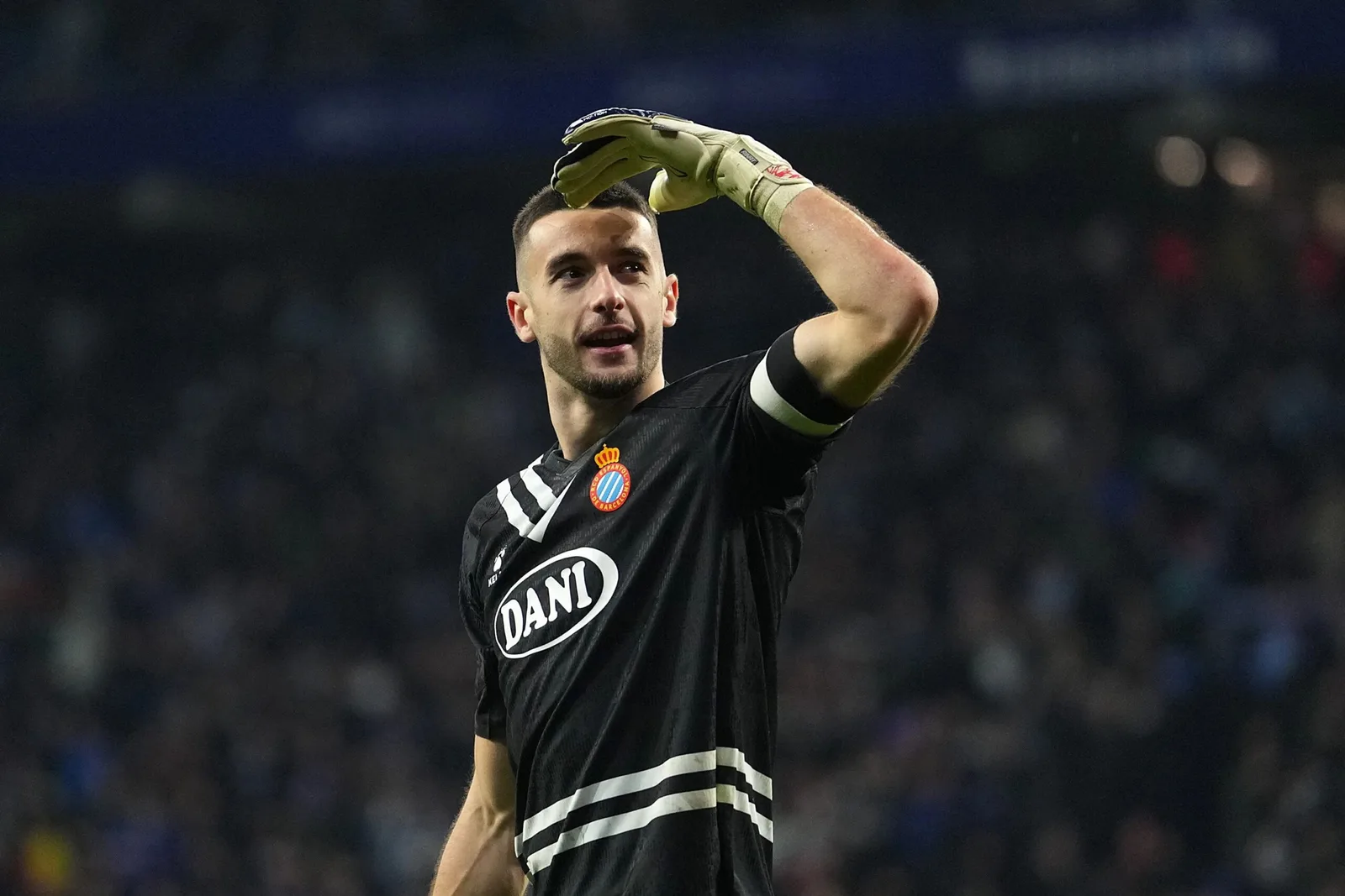 Joan Garcia fait un appel de transfert au milieu de Barcelone, intérêt de Manchester City