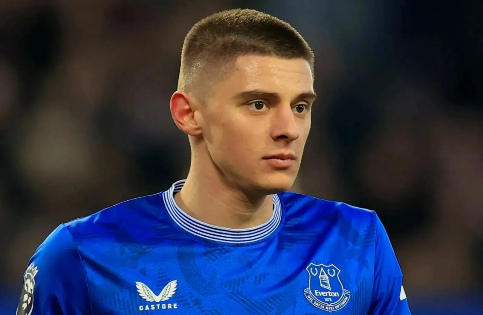 La star d’Everton Mykolenko fait le même appel téléphonique déchirant quotidiennement aux parents pour s’assurer qu’ils sont toujours en vie en Ukraine