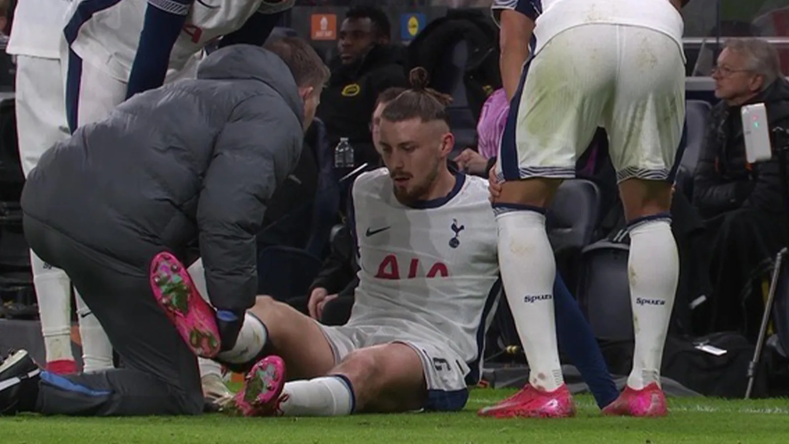 «  Cela a l’air sérieux  » – La star de Tottenham Dragusin est forcée de se blesser dans un autre coup laissant le Pundit sportif tnt inquiet