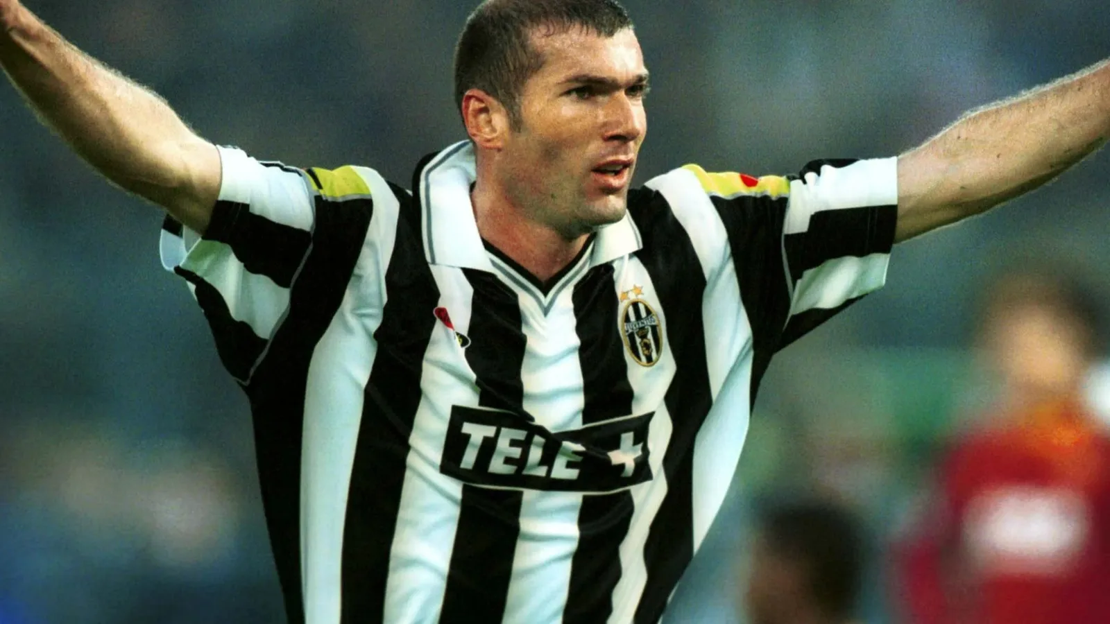Je suis un ancien agent de football. J’ai proposé Zinedine Zidane à Newcastle mais le manager a dit qu’il était à peine au niveau du championnat.