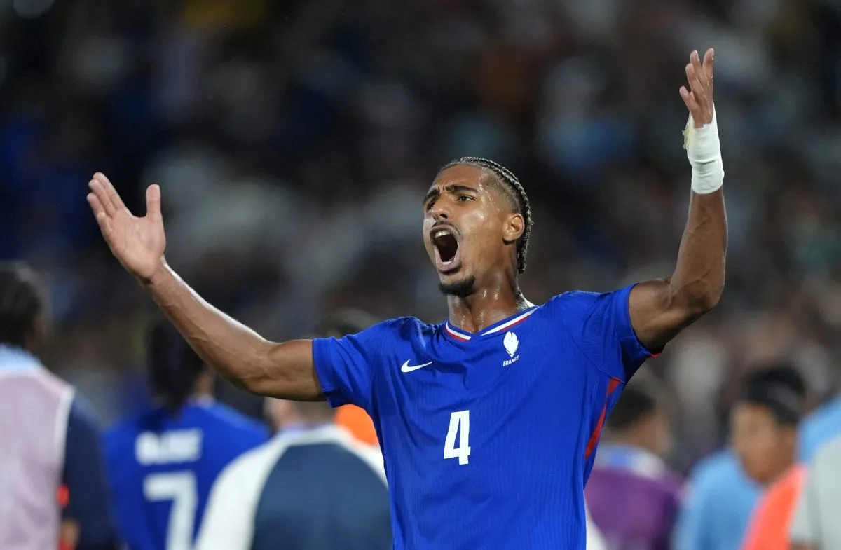 Aston Villa intensifie les négociations avec Séville pour signer Loïc Badé