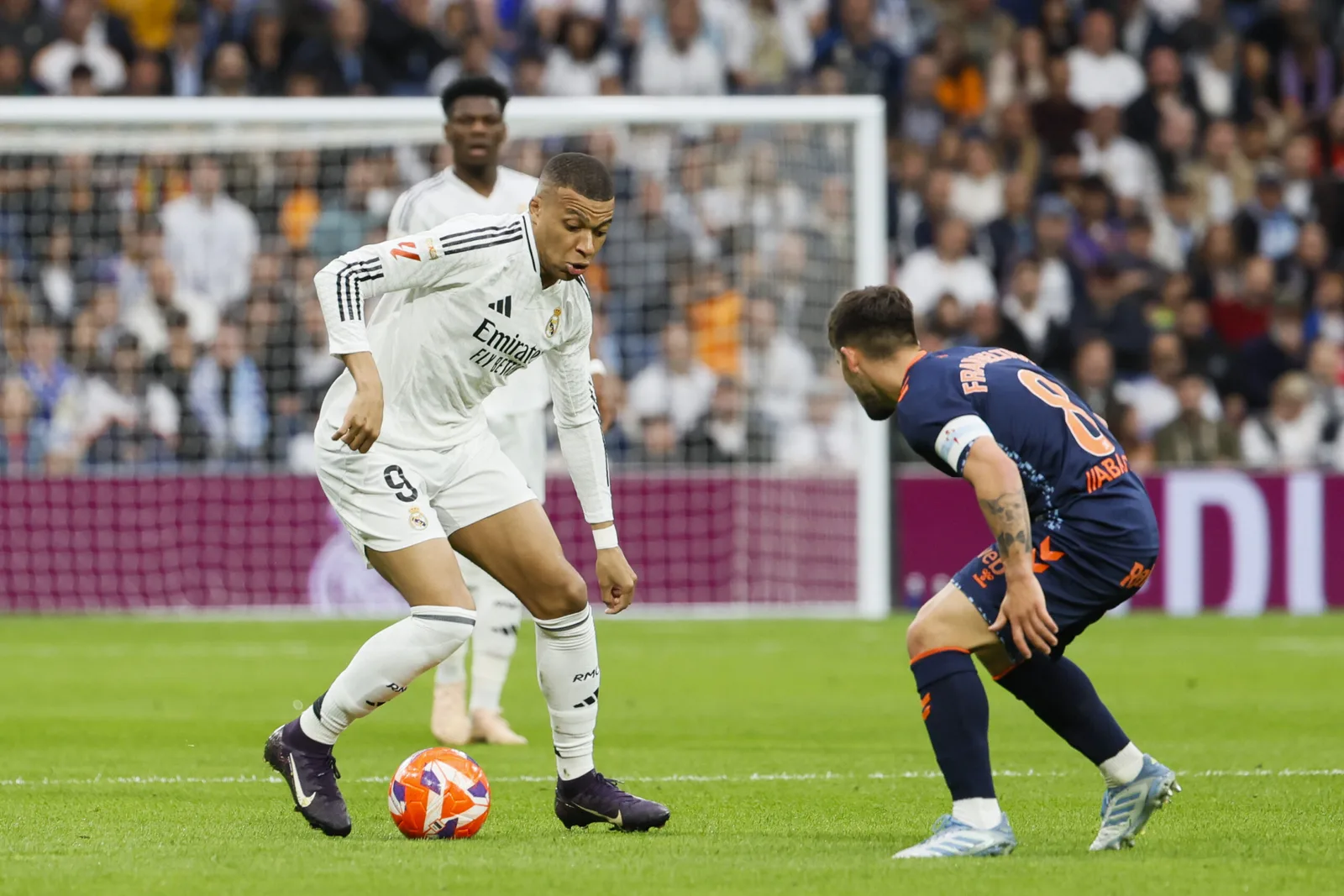 MBAPPE se ferme sur Golden Boot après avoir ouvert Gap à Lewandowski