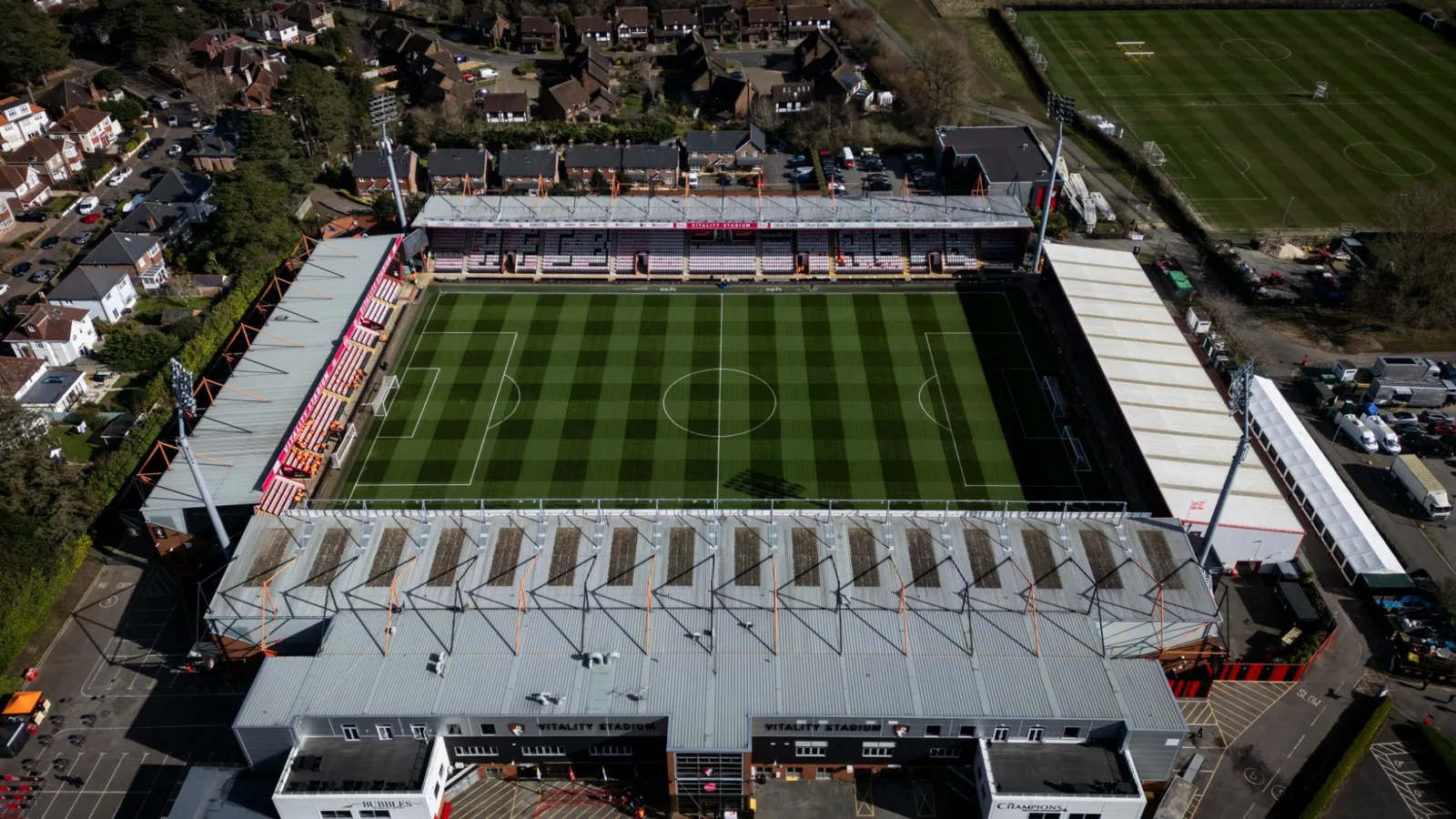 Le club de Premier League pour doubler la capacité du stade avec un énorme plan de réaménagement alors que le propriétaire admet «nous devons l’améliorer»