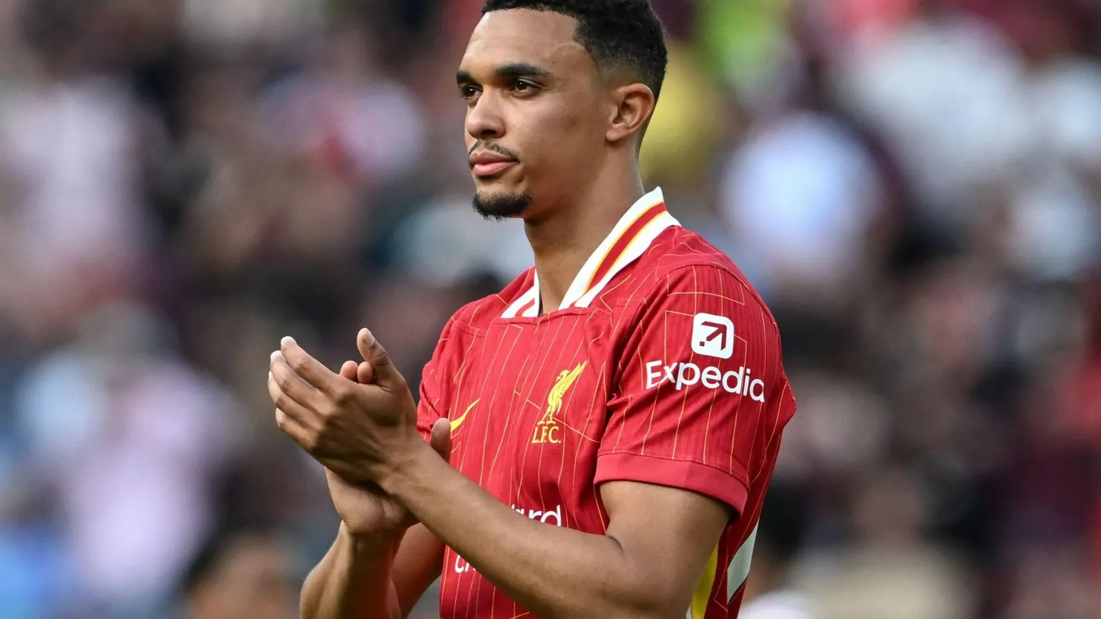 Liverpool s’est mis à jouer Hardball avec le Real Madrid sur Alexander-Arnold Transfer – alors que Squad traite la star de Dubaï