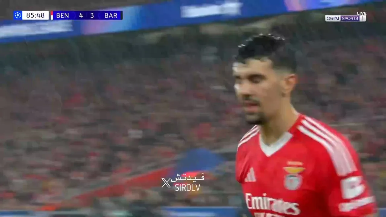 REGARDER: Eric Garcia marque de la tête alors que Barcelone porte le score à 4-4 contre Benfica