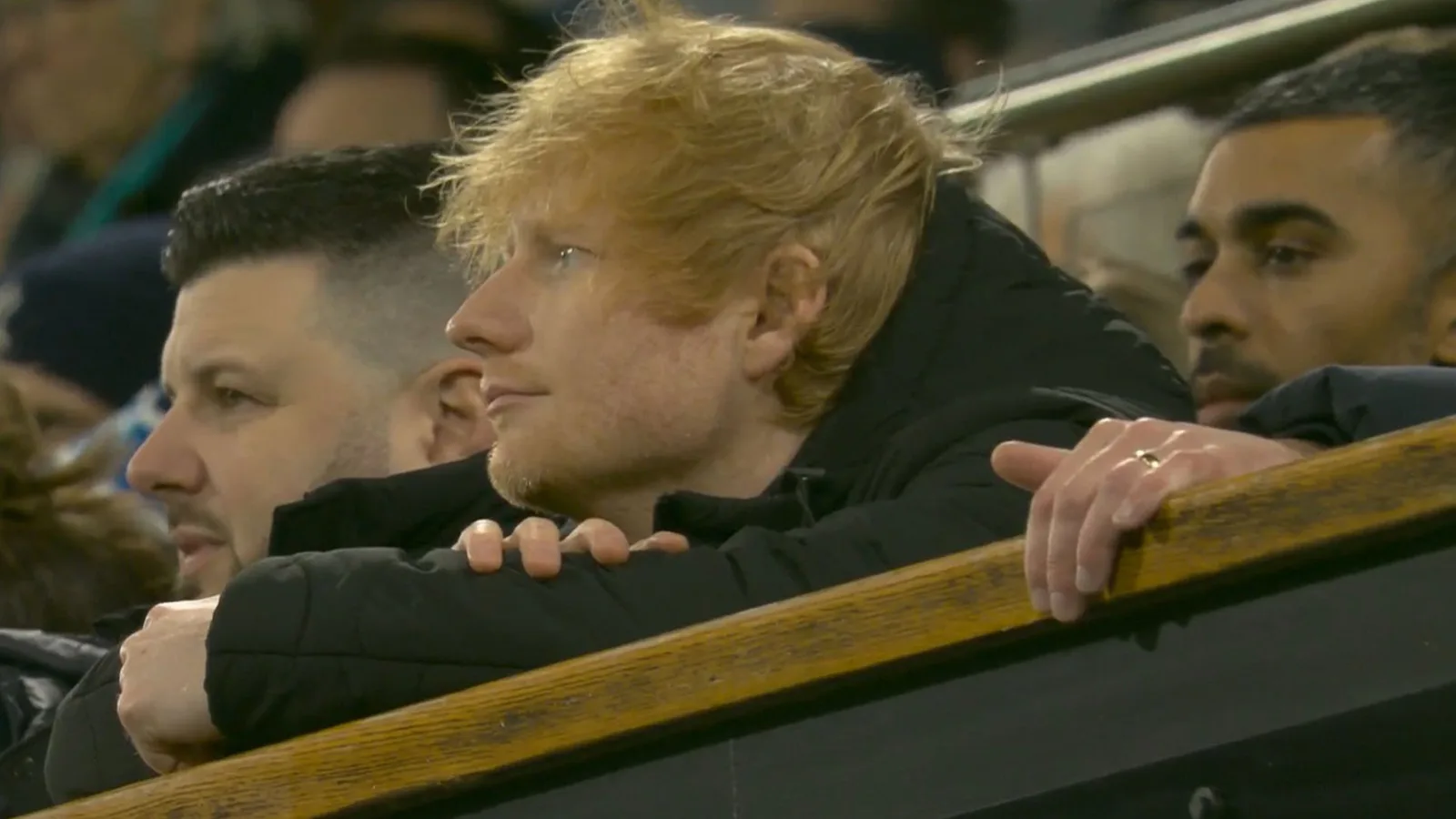 Sky Sports troll brutalement Ed Sheeran avec les paroles de sa propre chanson alors que le musicien a l’air misérable pendant la raclée d’Ipswich