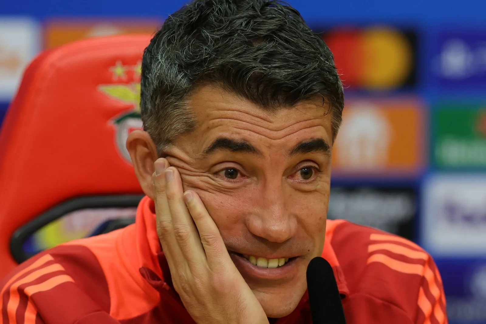 Benfica Manager confiant les performances précédentes élimineront Barcelone