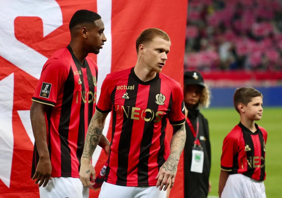 Melvin Bard d’Ogc Nice attirant l’intérêt de la Premier League