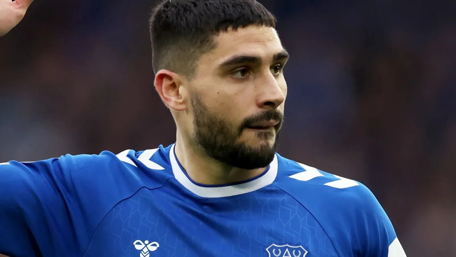 Neal Maupay « choisit la violence » avec une fouille sauvage à Everton alors qu’il est toujours sous contrat avec Toffees