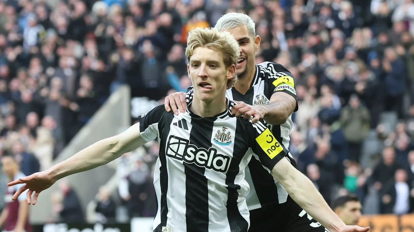 Newcastle 3 Aston Villa 0 : Toon bat Villa à dix pour sceller une énorme victoire dans la bataille pour la place en Ligue des champions