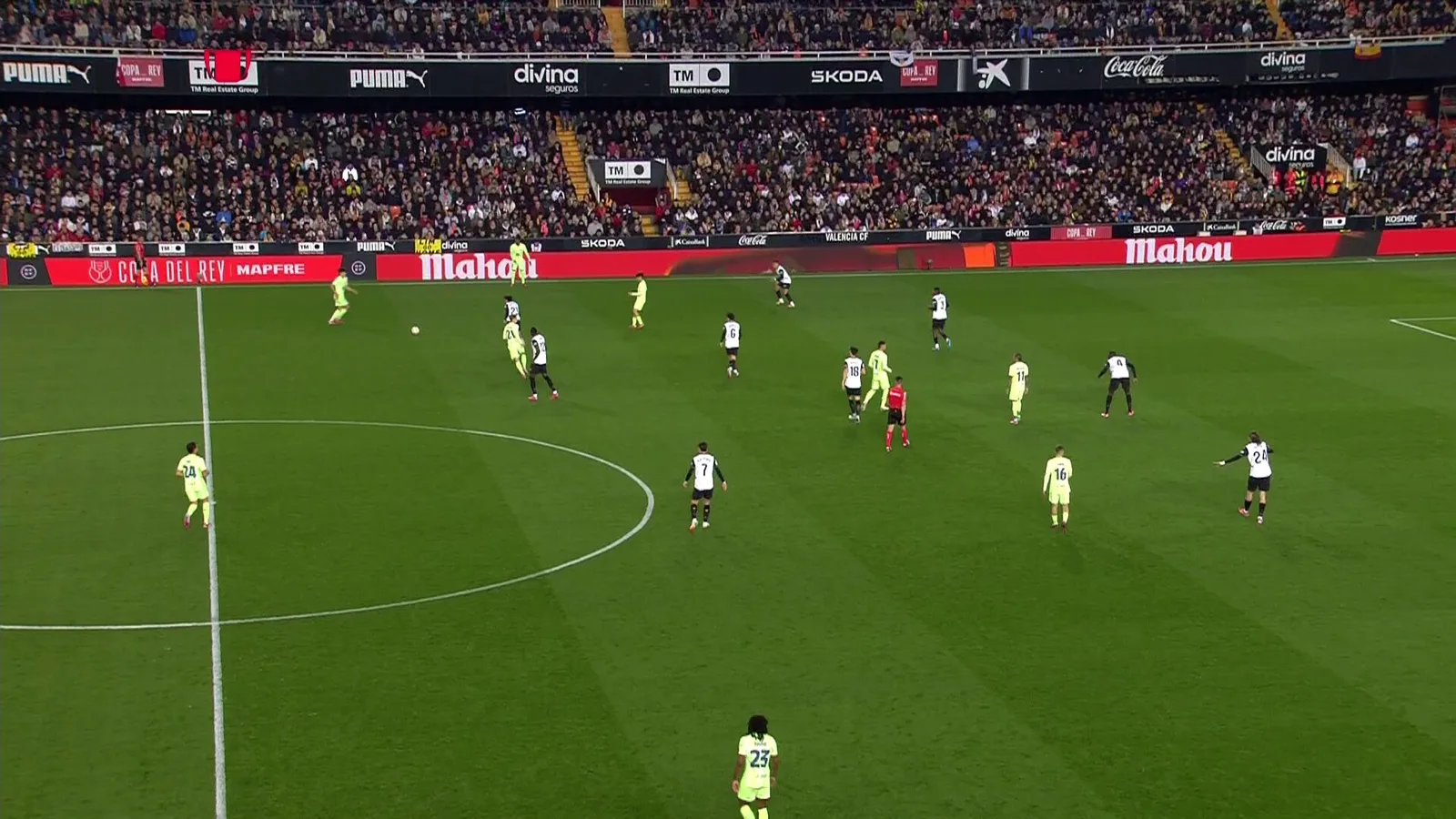 REGARDER: Ferran Torres double alors que Barcelone étend la tête contre Valence