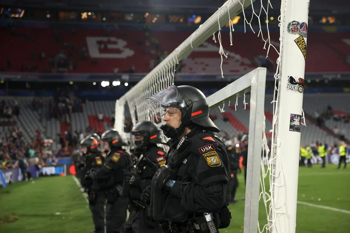 Le PSG pourrait faire face à une forte UEFA amende après des dégâts de pitch à Allianz Arena lors de la finale de la Ligue des champions