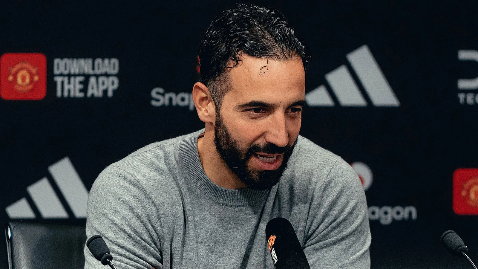 Ruben Amorim dit aux fans de Man Utd d’arrêter de chanter son nom alors que le nouveau patron admet « Je n’aime pas mon chant »