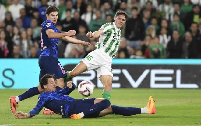 Fabrizio Romano confirme l’intérêt de la Premier League pour le milieu de terrain du Real Betis