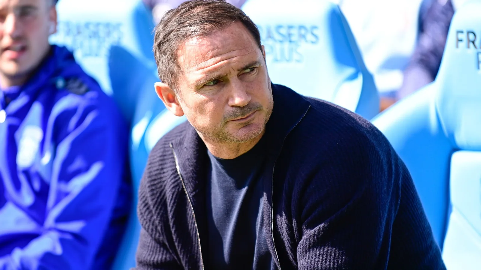 Frank Lampard a fait un tour de travail avec le club de Premier League alors que le travail de Chelsea Legend à Coventry gagne de nouveaux applaudissements