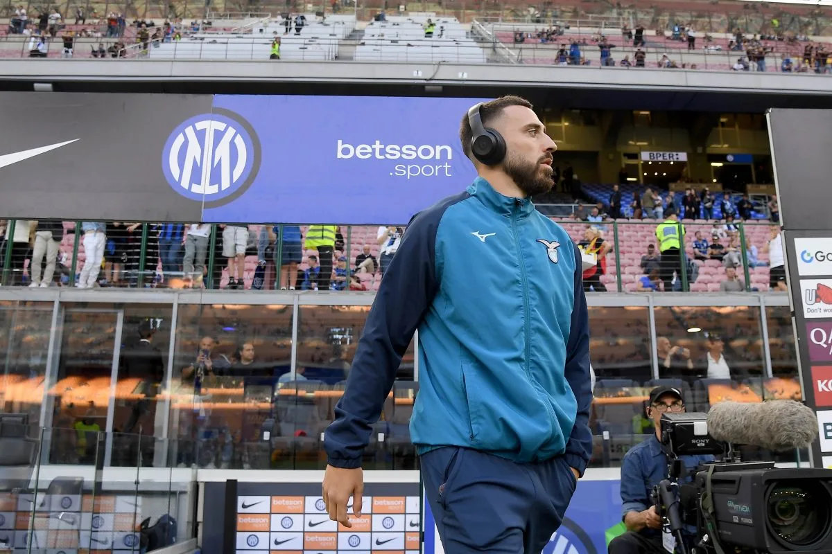 PSG Considérez le déménagement pour Mario Gila du Lazio