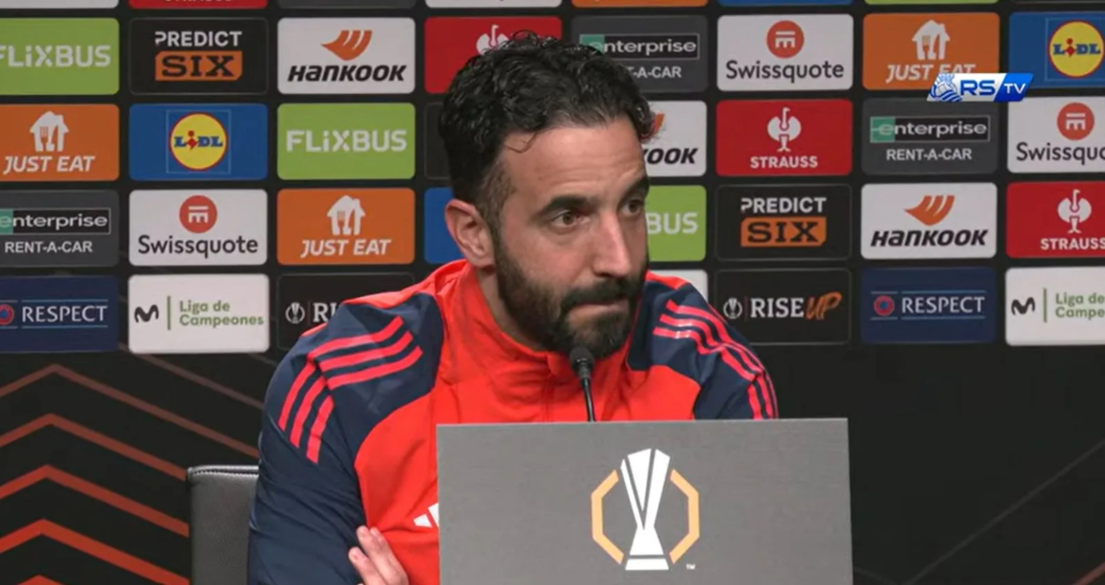 Les fans de Man United et Spurs ont été frappés par le chaos final de la Ligue Europa