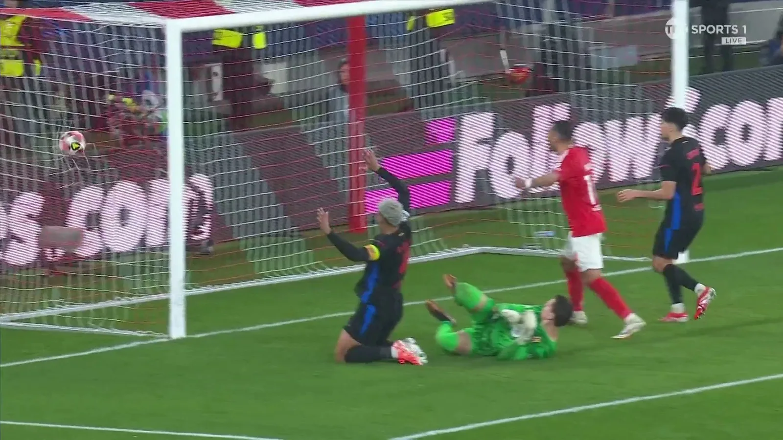 Le but contre son camp de Ronald Araujo redonne une avance de deux buts à Barcelone
