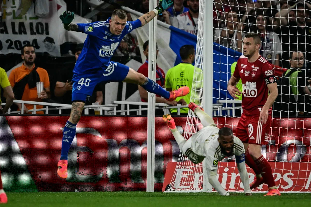 PROFIL | Marco Bizot – Le gardien de Brest qui culmine au crépuscule de sa vie