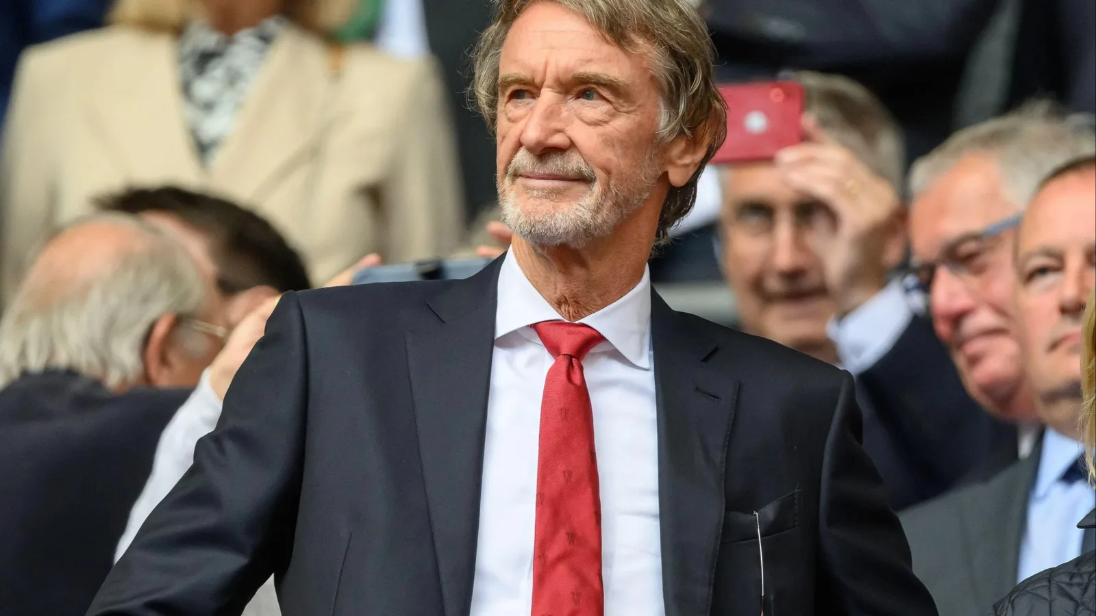 «  Je suis dans un endroit bas  » – Man Utd Stalwart a rendu redondant par Sir Jim Ratcliffe dans un post émotionnel en tant que nouveau livre publié