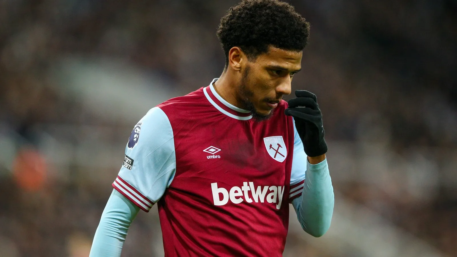 La star de West Ham, Jean-Clair Todibo, en colère à la mi-temps avec Julen Lopetegui alors que les tensions dans le vestiaire débordent