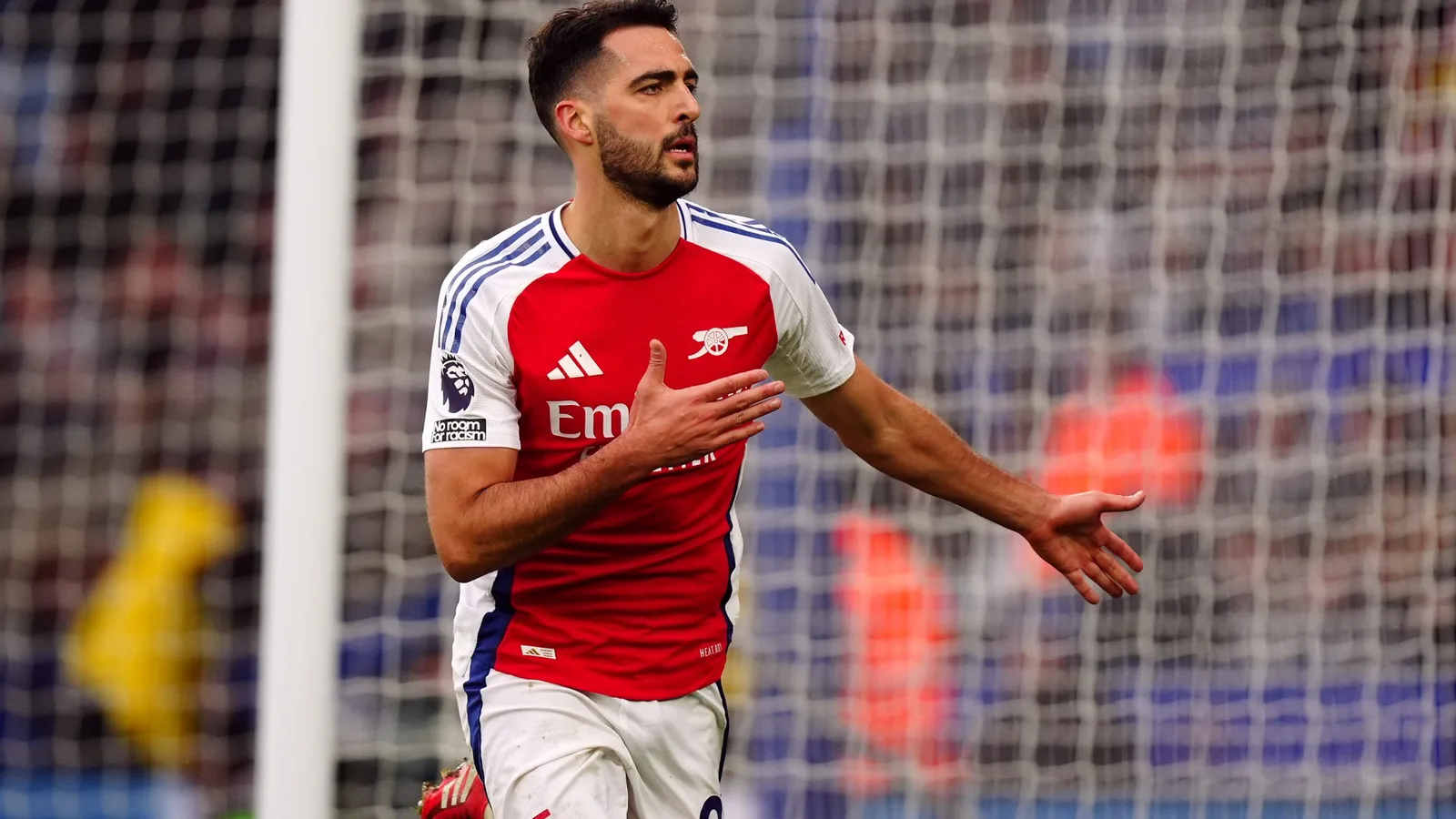 Leicester 0 Arsenal 2: Supersub Merino insuffle la vie dans le combat pour le titre des Gunners et assouplit la crise des attaquants avec des buts tardifs
