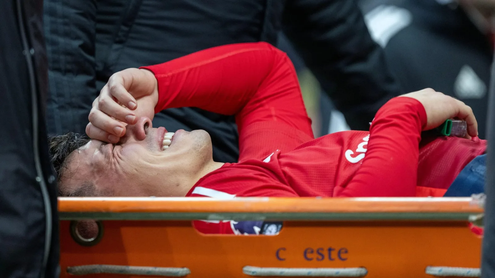 Mise à jour dévastatrice des blessures de Lisandro Martinez après que Man Utd Star s’est étiré en larmes pendant la défaite de Crystal Palace