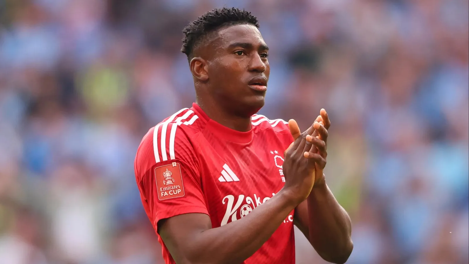 La star de la forêt de Nottingham Taiwo Awoniyi «hors du coma induit et se rétablissant bien avec sa famille après une intervention chirurgicale urgente»