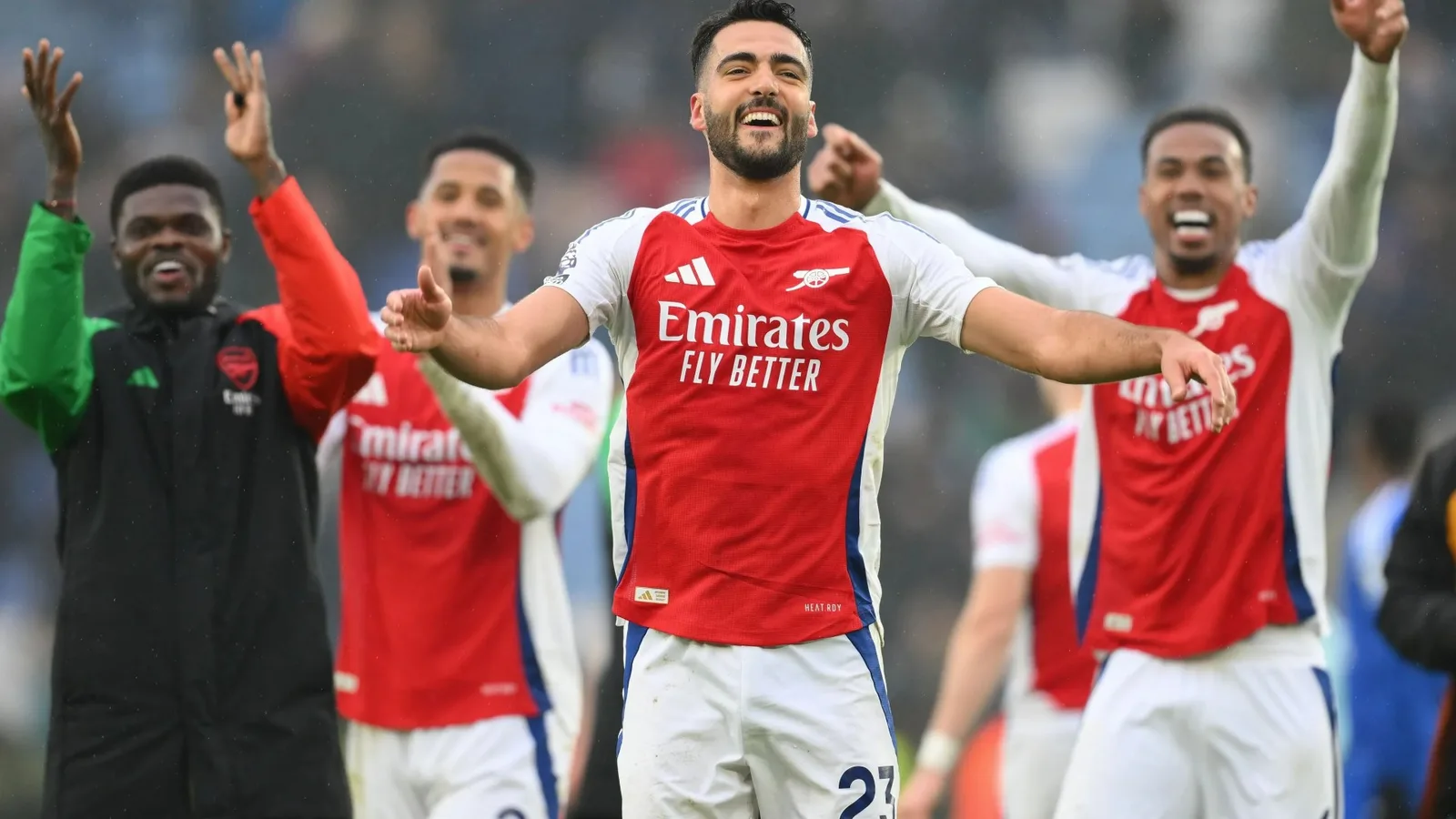 Arsenal est devenu des Centurions malgré la chute dans la course en titre alors que les hommes de Mikel Arteta ont établi un record de vol de haut niveau