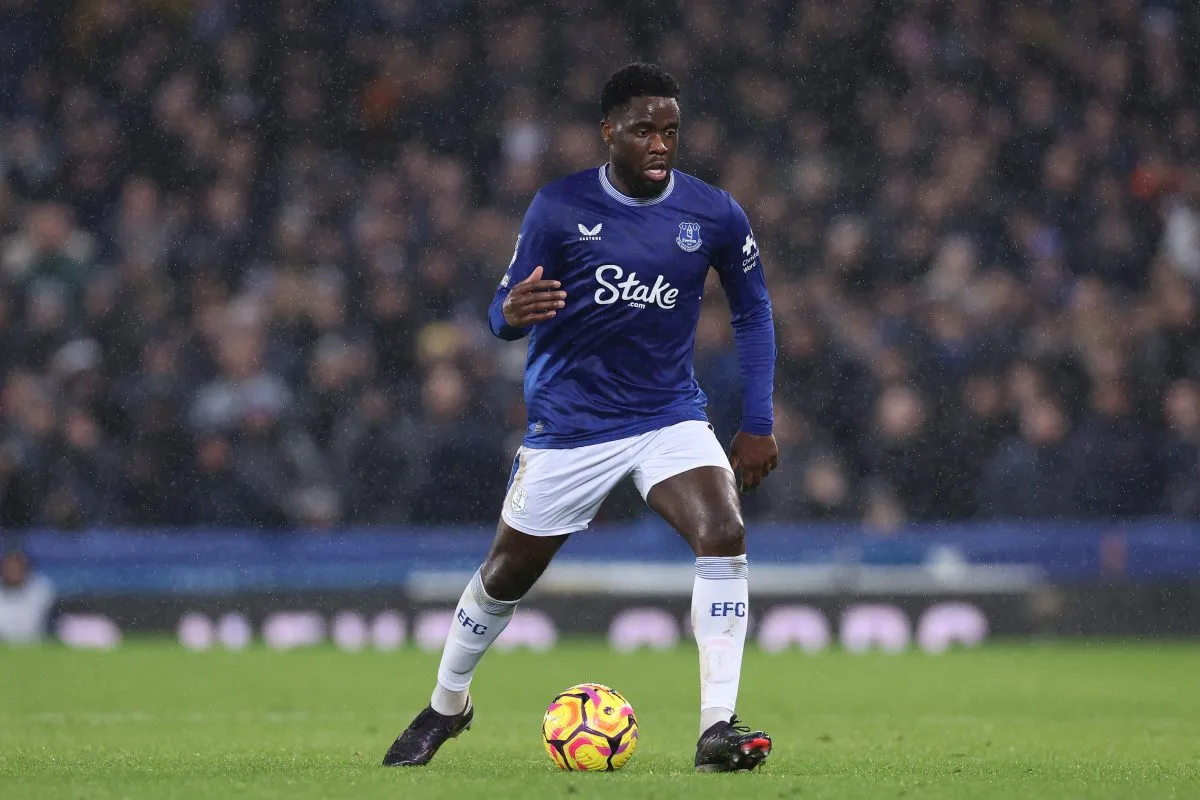 OFFICIEL | Orel Mangala retourner à Lyon après un prêt Everton